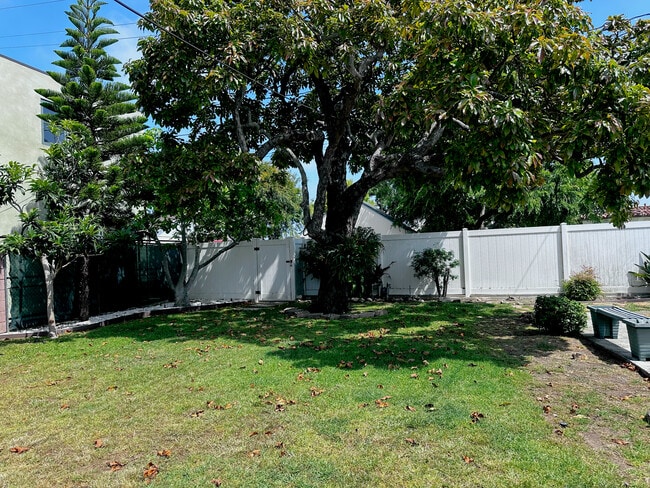 Building Photo - 2108 Pier Ave