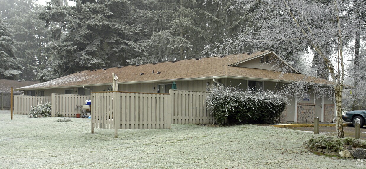 Primary Photo - Meadow Glen Apartments