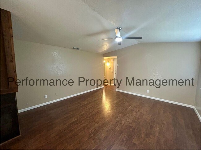 Foto del edificio - 8615 Newgate Ct