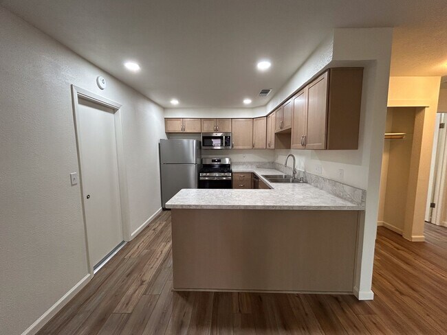 Foto del edificio - 2 Bedroom Duplex for Rent in Chico CA | Garage, Fireplace, Walk-In Closet, Backyard!