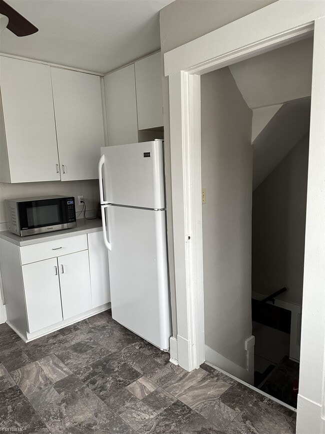 Building Photo - 2 br, 1 bath House - 204 South Linden Avenue