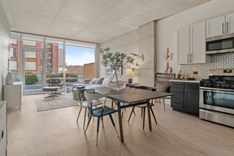 Building Photo - 2 E 14th St