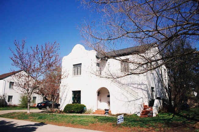 Building Photo - Historic Duplex near Plaza district!
