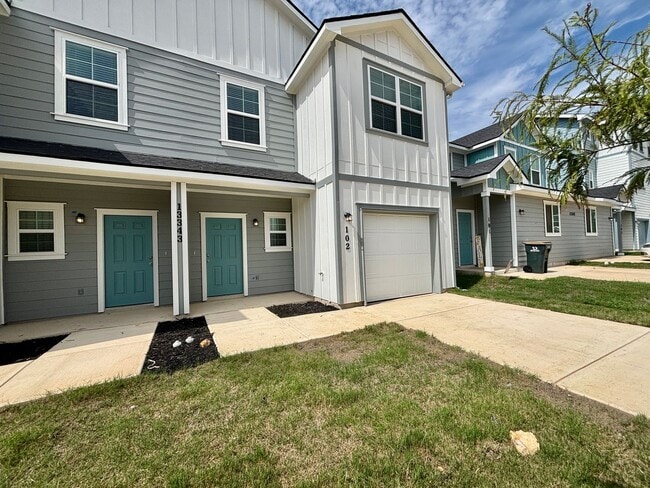 Building Photo - Brand New 3 Bd 2.5 Full Bath Townhouse Near UTSA & LaCantera