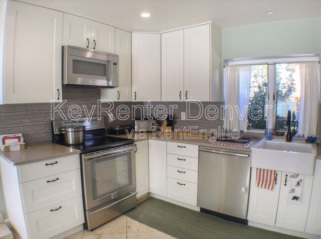 Building Photo - 2606 W River Dr