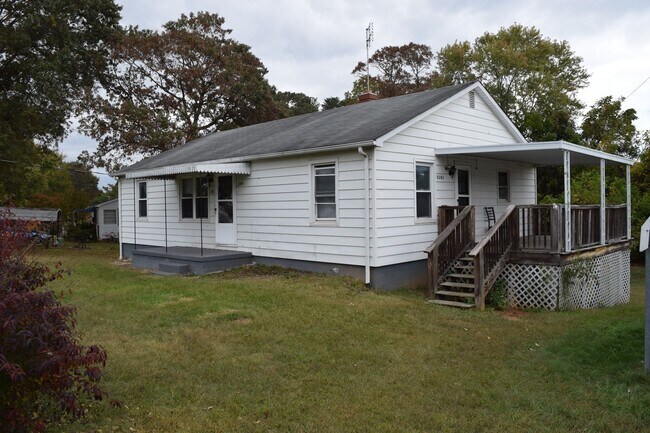 Foto del edificio - Charming 3-Bedroom Home in Hickory – $1,50...