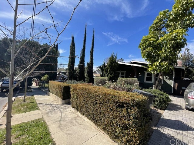 Foto principal - 6159 Burwood Ave