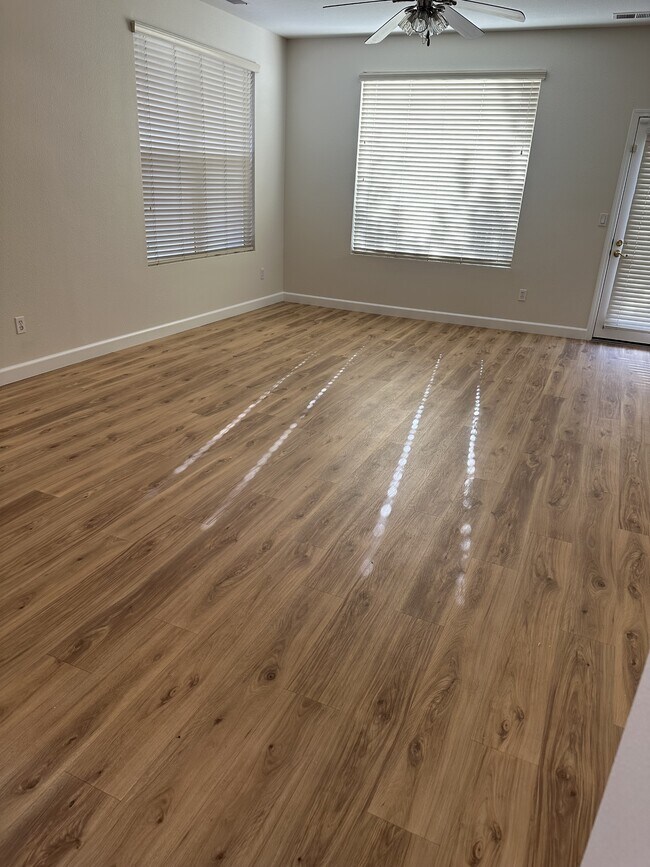 Foto del edificio - 1720 Iron Mountain Dr