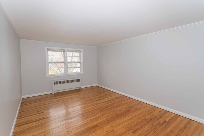 Foto del edificio - 205 Quaker Ln S