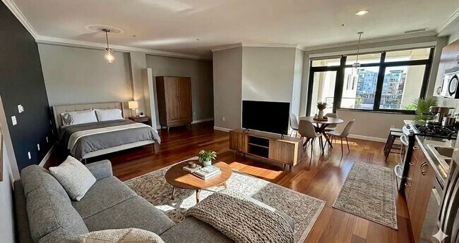 Foto del edificio - Spacious Studio with 2 Parking Spaces, W/D, Large Patio available in Cortez Hill