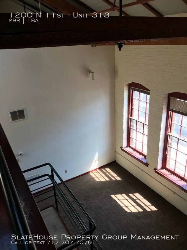 Building Photo - Great Loft Style 2 bedroom