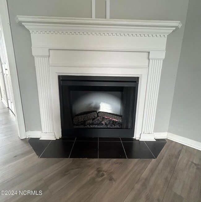 Building Photo - 2300 Vineyard Dr