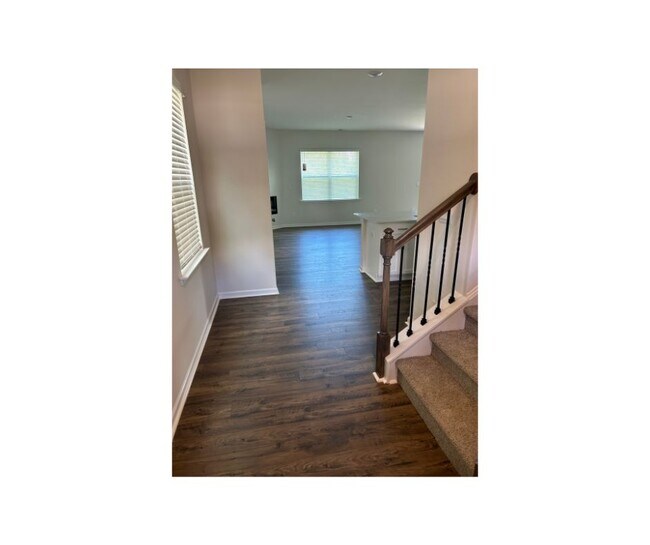 Foto del edificio - 1215 37th Ave Lane NE