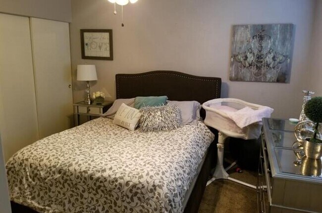 Foto del edificio - 1444 W Beaumont Ave