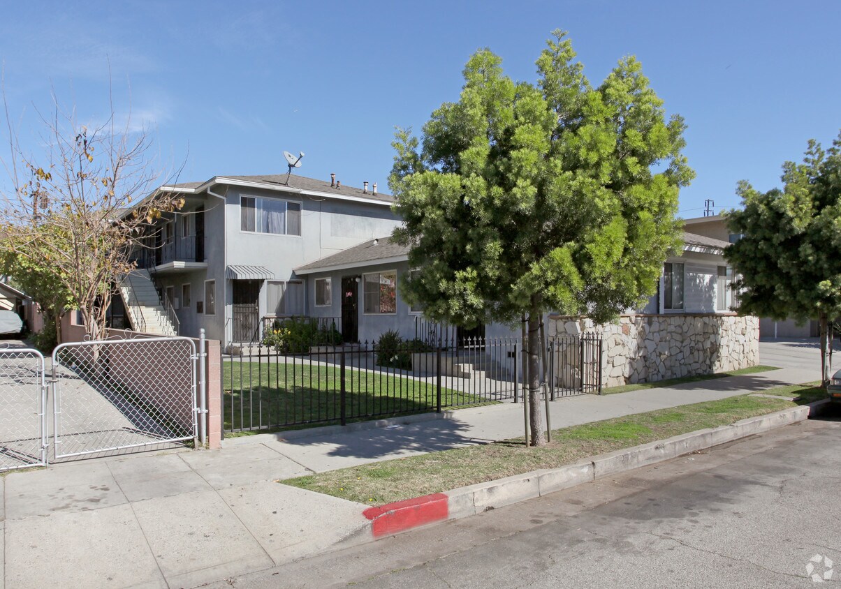 Foto principal - 3061 E 60th Pl