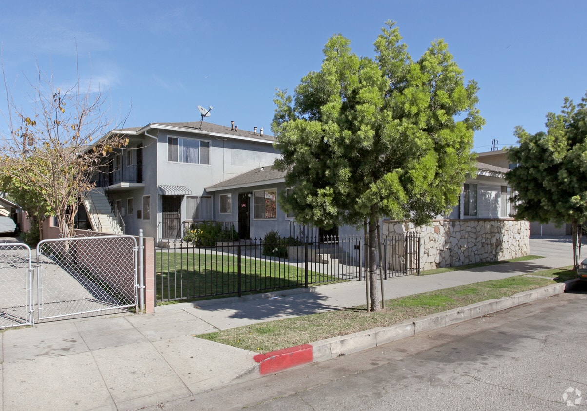 Primary Photo - 3061 E 60th Pl