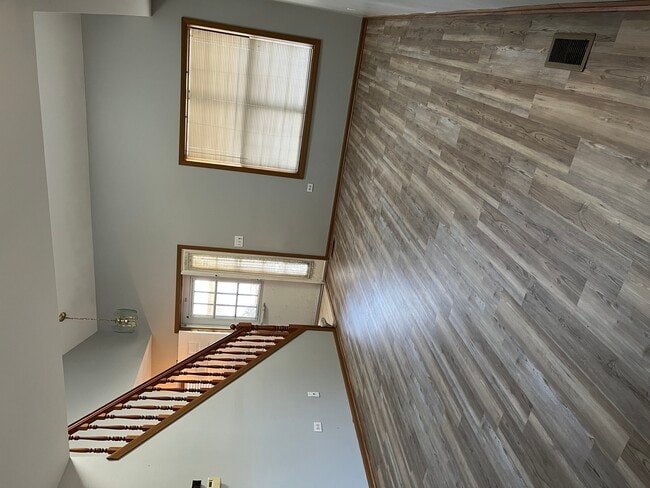 Building Photo - 3499 Willowview Ct