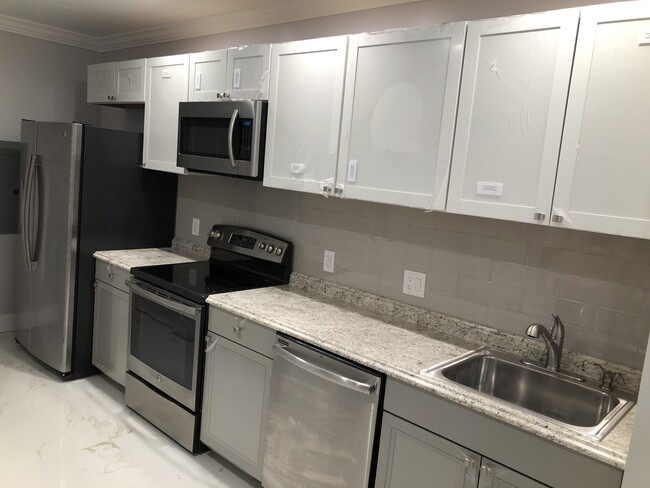 Building Photo - 9465 SW 170th Pl