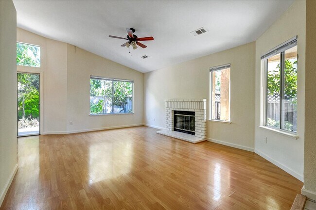 Building Photo - 2015 Sugar Pine St