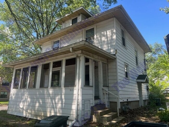 Building Photo - Now leasing for August 2026!