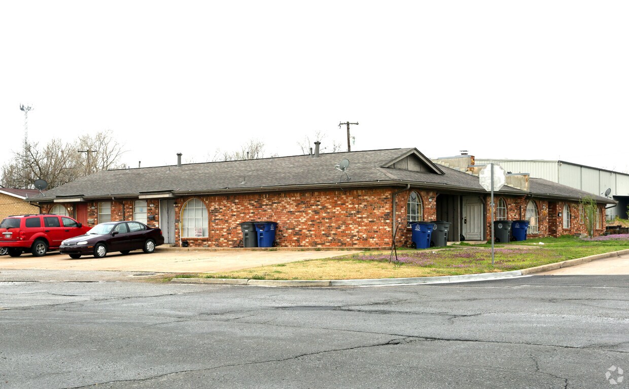 Primary Photo - 7136 E 13th St
