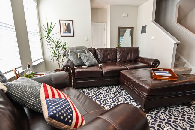 Building Photo - Odenton Townhouse