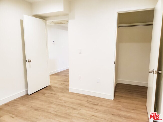 Foto del edificio - 3522 S Bronson Ave