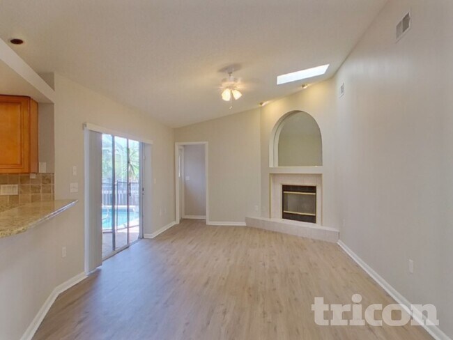 Foto del edificio - 1559 McAuliffe Ln