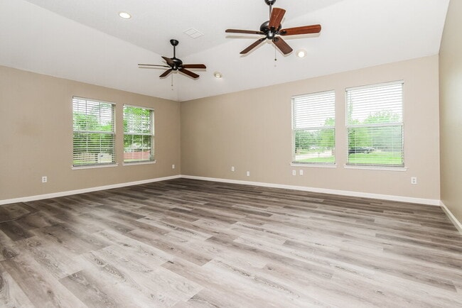 Building Photo - 2100 Aster Trail