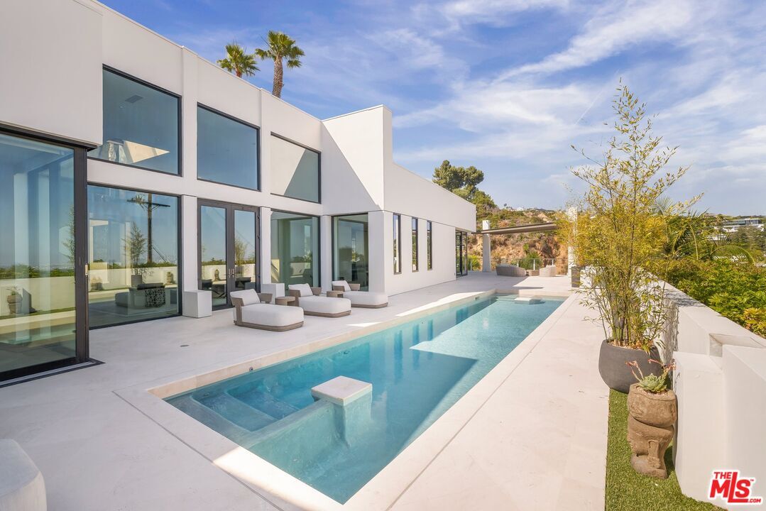 Primary Photo - 9405 Sierra Mar Pl