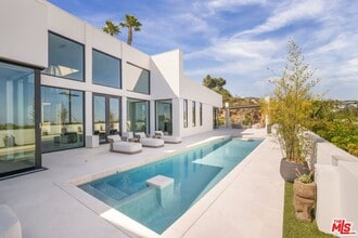 Building Photo - 9405 Sierra Mar Pl