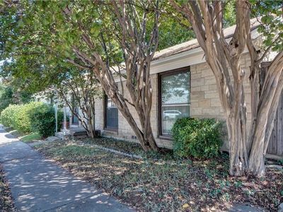 Foto del edificio - 6950 Hillcrest Ave