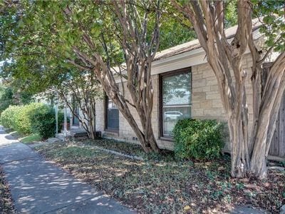 Building Photo - 6950 Hillcrest Ave