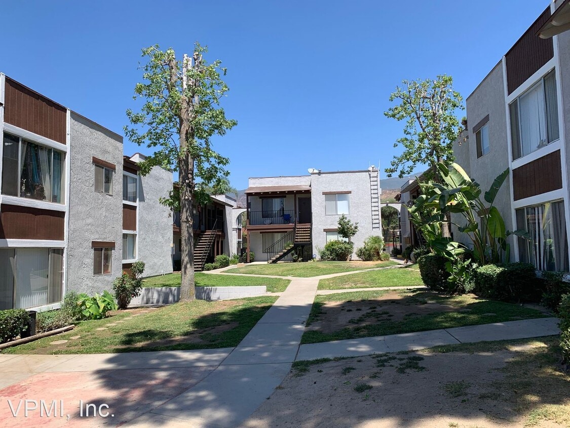 Primary Photo - 1525 Eureka St E
