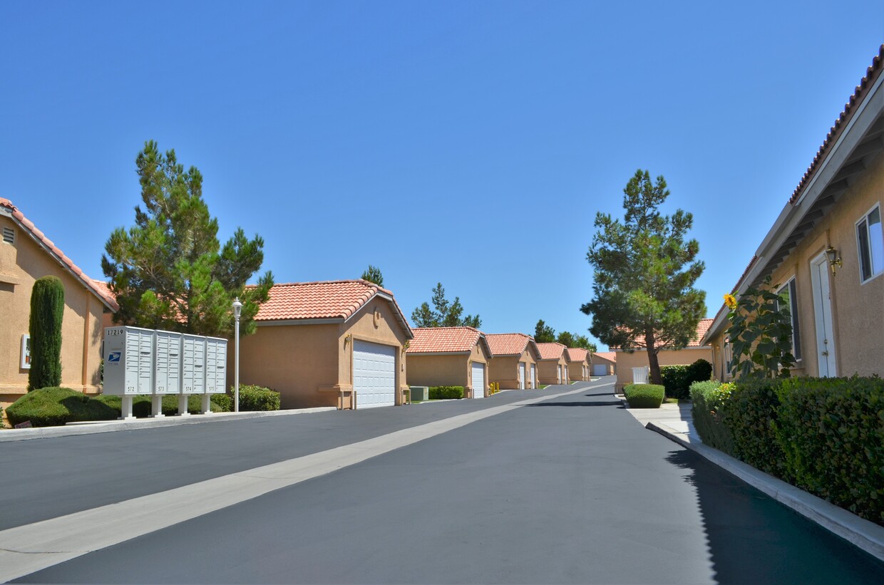 Primary Photo - Desert Breeze Apartments