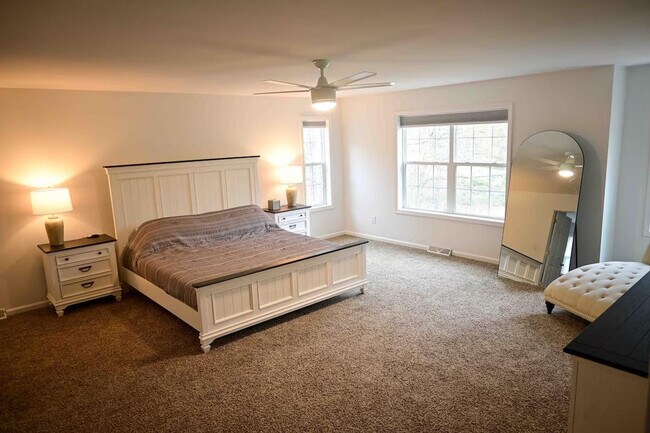 Foto del edificio - 180 Ruggles Rd