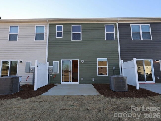 Building Photo - 765 Lock Haven Dr NW