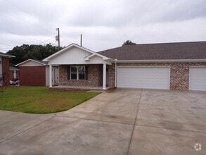 Building Photo - 323 Lowe Dr