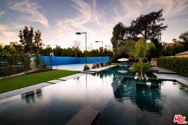 Foto del edificio - 5415 AMESTOY Ave