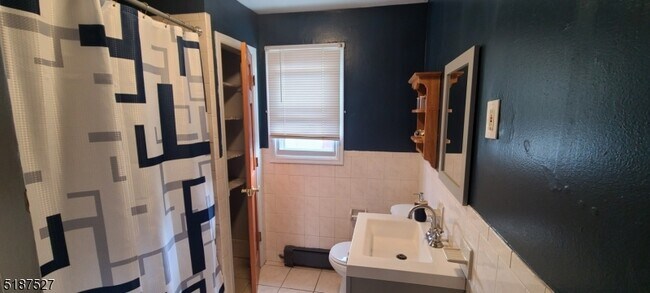 Foto del edificio - 750 Brisbin Ave.