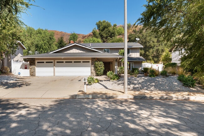 Building Photo - 27045 Esward Dr