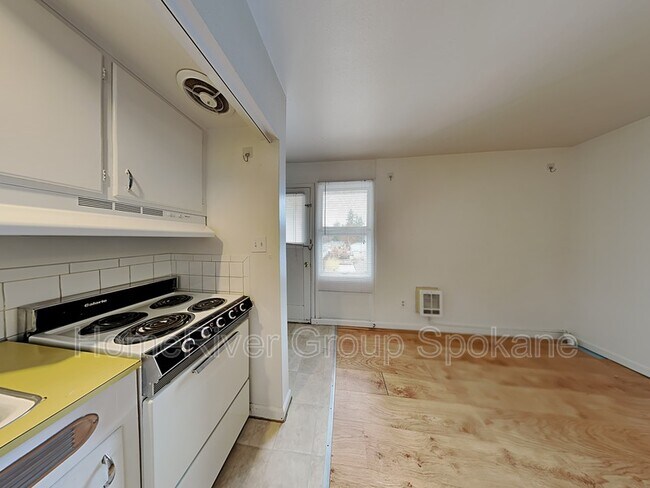 Building Photo - 634 E 23rd Ave