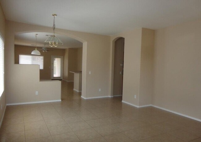 Foto del edificio - 4 bed / 2 bath single story Avondale home ...