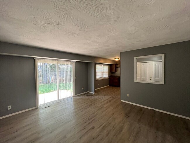 Foto del edificio - 3 bedroom 1.5 bath Available now!