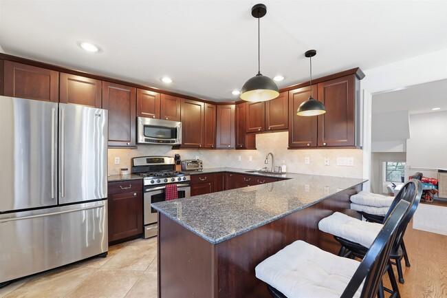 Foto del edificio - 635 Madison St