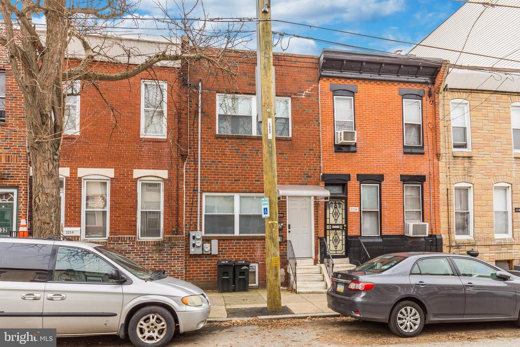 Primary Photo - 2236 Reed St