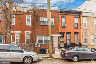 Building Photo - 2236 Reed St