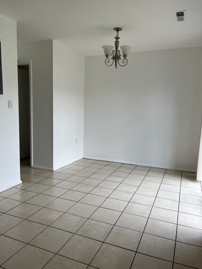 Foto del edificio - 2611 Hallam Ct