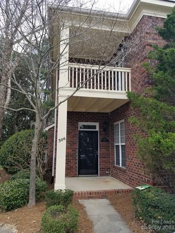 Primary Photo - 306 Armour St