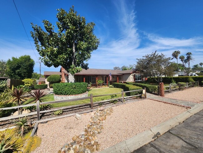 Building Photo - 4950 Rosehedge Dr